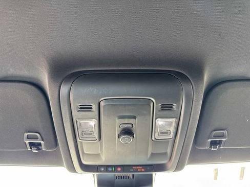 Used 2025 Chevrolet Suburban Z71 image 54