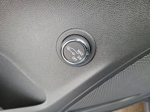 Used 2023 Buick Envision Essence image 11