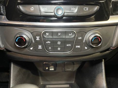 Used 2023 Chevrolet Traverse RS image 19