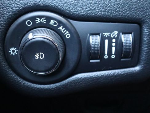 Used 2014 Jeep Cherokee Limited w/ Technology Group AWD/4WD image 29