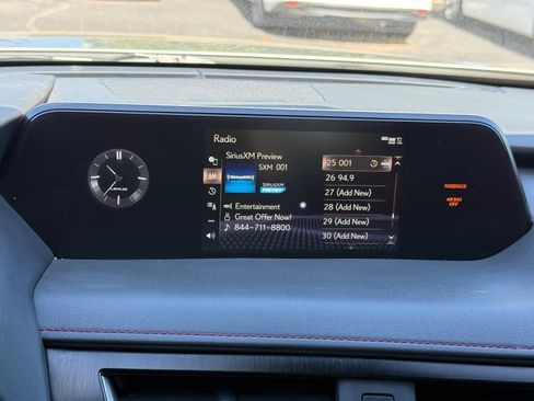 Used 2019 Lexus UX 200 image 18