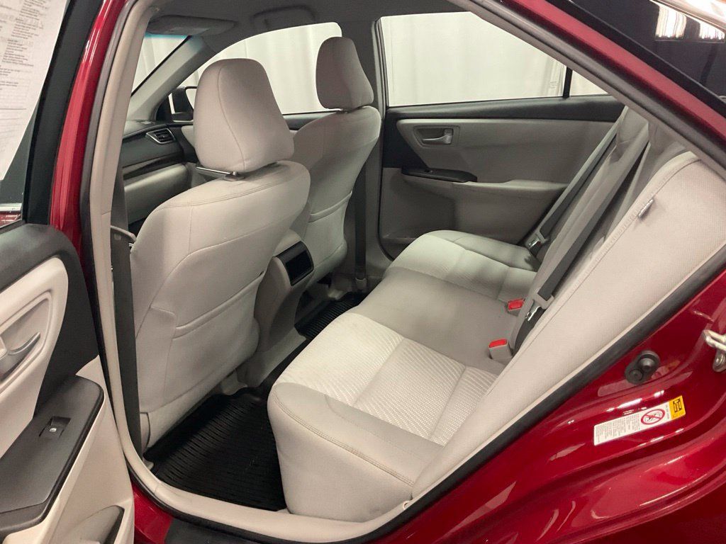 Used 2016 Toyota Camry LE FWD image 31