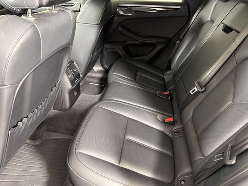 Certified 2023 Porsche Macan AWD/4WD image 25