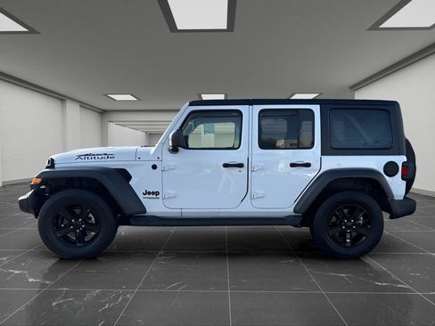 Used 2022 Jeep Wrangler Unlimited Sport AWD/4WD image 9