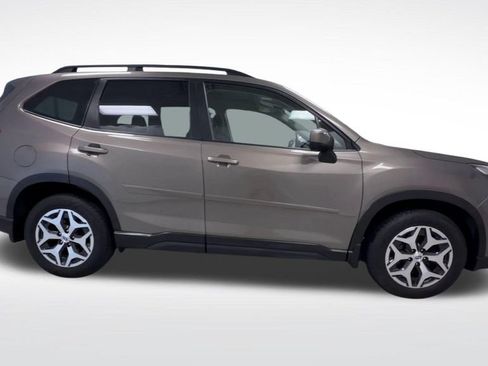 Used 2021 Subaru Forester Premium AWD/4WD image 9