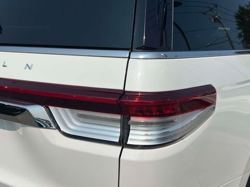 Used 2023 Lincoln Navigator Reserve AWD/4WD image 8
