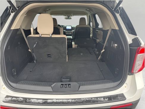 Used 2020 Ford Explorer XLT w/ Equipment Group 202A image 25