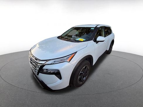 Used 2025 Nissan Rogue SV image 4