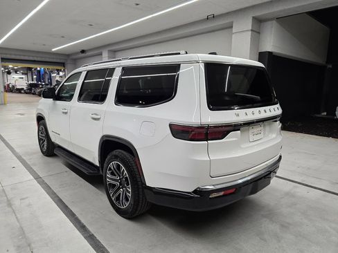 Used 2024 Jeep Wagoneer Series II w/ Flexible Seating Group image 4