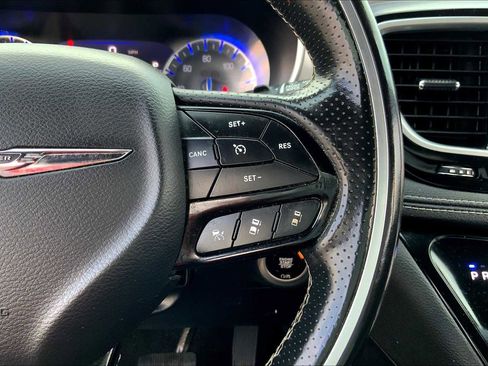 Used 2019 Chrysler Pacifica Limited w/ Advanced Safetytec Group FWD image 24
