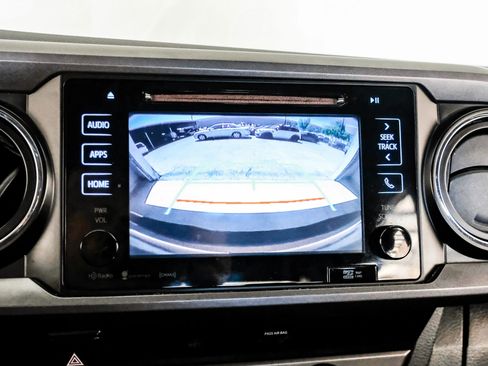 Used 2018 Toyota Tacoma TRD Sport w/ Technology Package image 21