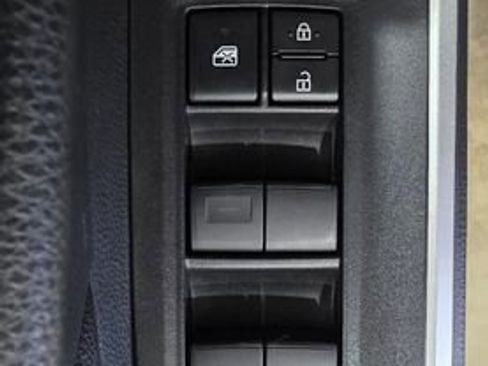 Used 2021 Toyota RAV4 SE image 14