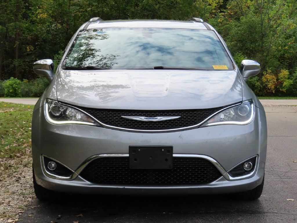 Used 2017 Chrysler Pacifica Limited w/ UConnect Theater Package FWD image 4