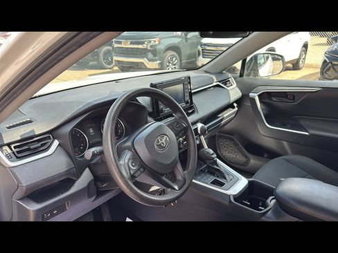 Used 2022 Toyota RAV4 LE image 9