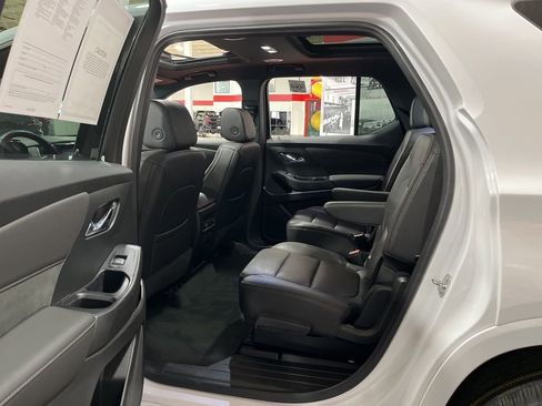 Used 2023 Chevrolet Traverse High Country AWD/4WD image 18