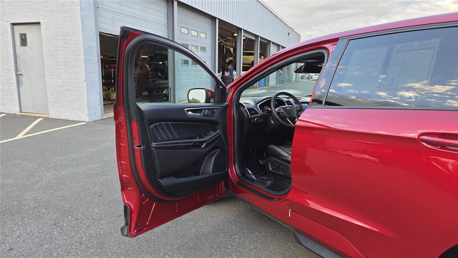 Used 2020 Ford Edge ST w/ Equipment Group 401A AWD/4WD image 12