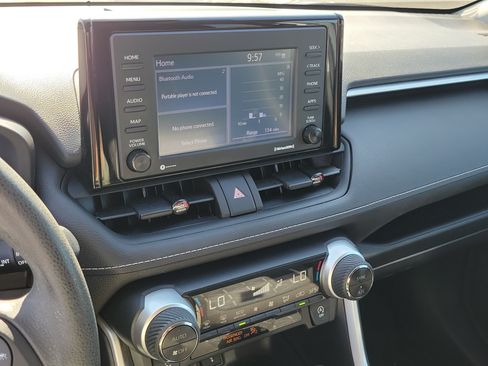 Used 2021 Toyota RAV4 XLE w/ Convenience Package FWD image 29