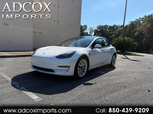 Used 2021 Tesla Model 3 Standard Range Plus image 1