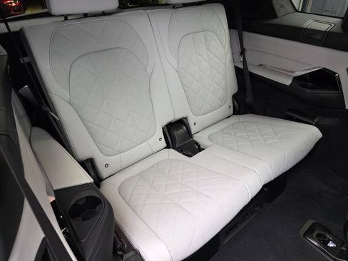 Used 2027 BMW X7 xDrive40i w/ Executive Package AWD/4WD image 28