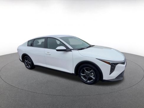 Used 2025 Kia K4 LXS image 2