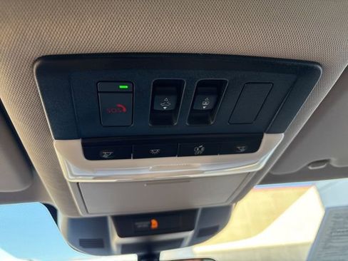 Used 2025 Nissan Rogue SV w/ SV Premium Package image 20