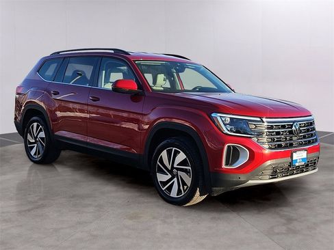 Certified 2025 Volkswagen Atlas SE image 3