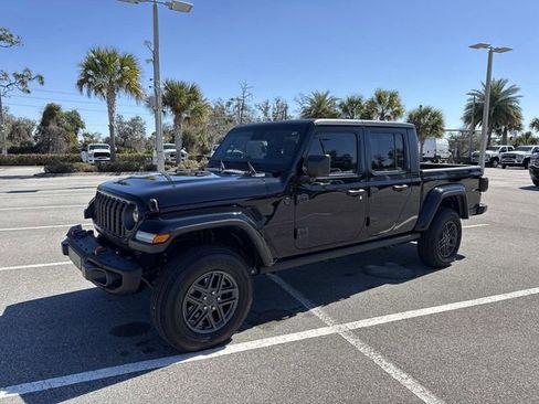 Used 2024 Jeep Gladiator Sport image 7