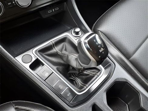 Used 2024 Volkswagen Jetta SE image 25