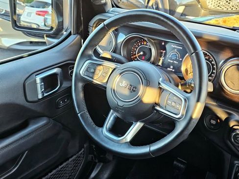 Used 2020 Jeep Wrangler Unlimited Sahara image 30