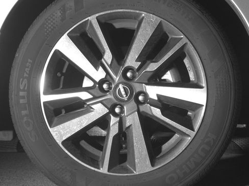 Used 2025 Nissan Versa SV image 13