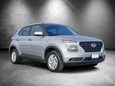 New 2026 Hyundai Venue SE image 2