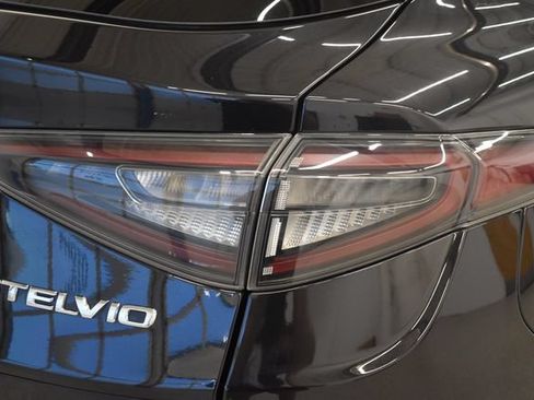 Used 2024 Alfa Romeo Stelvio Ti w/ Performance Driving Package AWD/4WD image 12