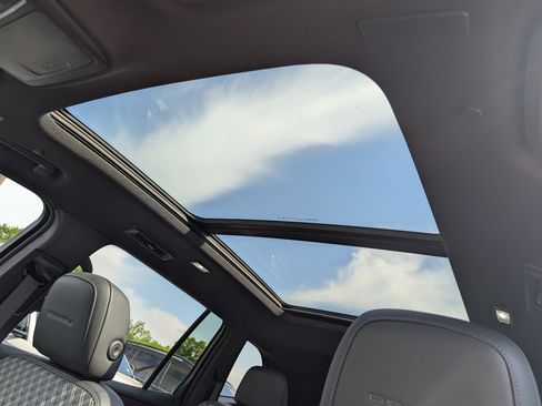 Used 2024 GMC Acadia Denali FWD image 15