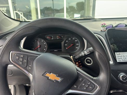 Used 2021 Chevrolet Malibu LS FWD image 5