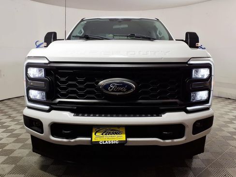 Used 2023 Ford F250 XL w/ STX Appearance Package AWD/4WD image 3
