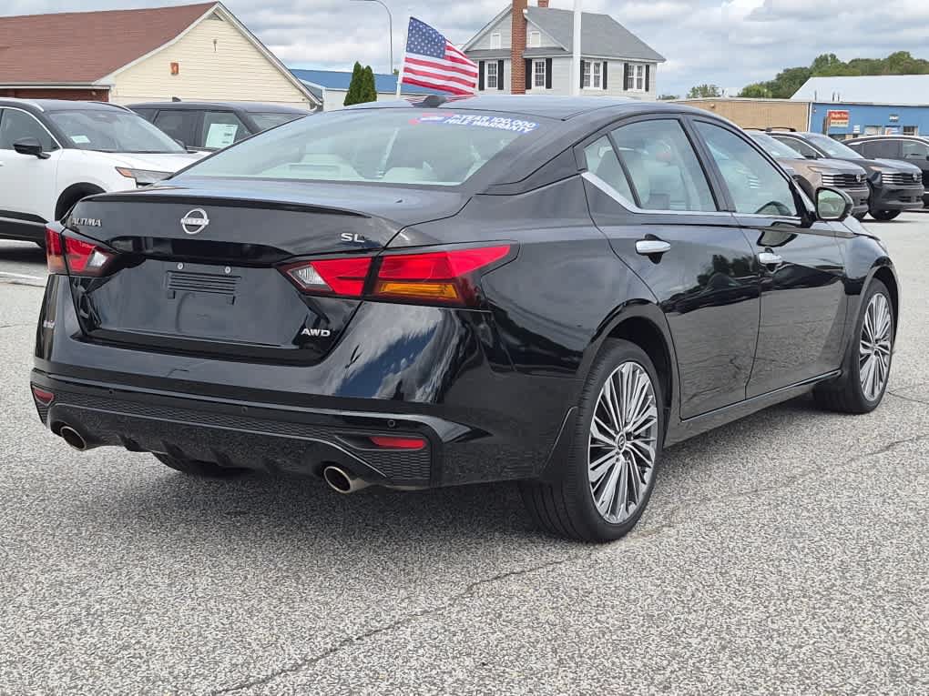 Used 2024 Nissan Altima 2.5 SL AWD/4WD image 3