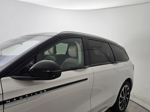 Used 2024 Lincoln Nautilus Reserve image 40