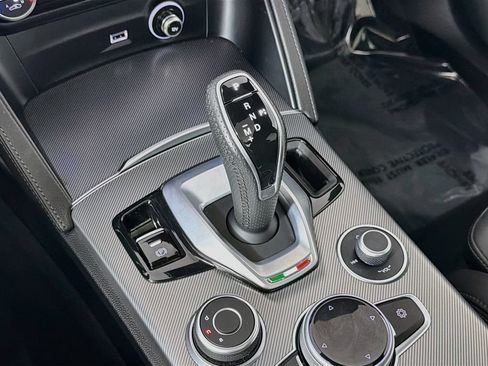 Used 2023 Alfa Romeo Stelvio Veloce AWD/4WD image 17