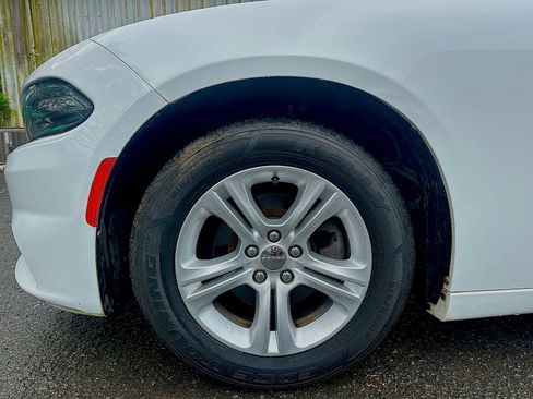 Used 2019 Dodge Charger SXT w/ Leather Interior Group image 18