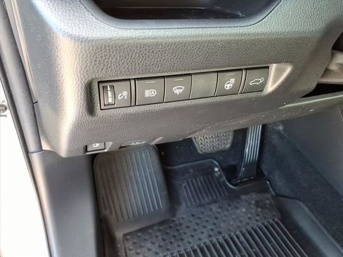 Used 2022 Toyota RAV4 XLE Premium AWD/4WD image 27