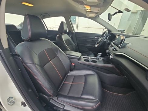 Used 2019 Nissan Altima 2.5 SR FWD image 13