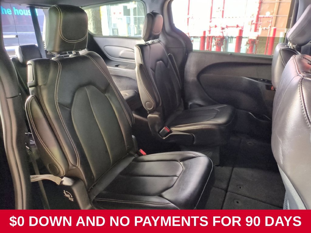 Used 2025 Chrysler Pacifica Select FWD image 28