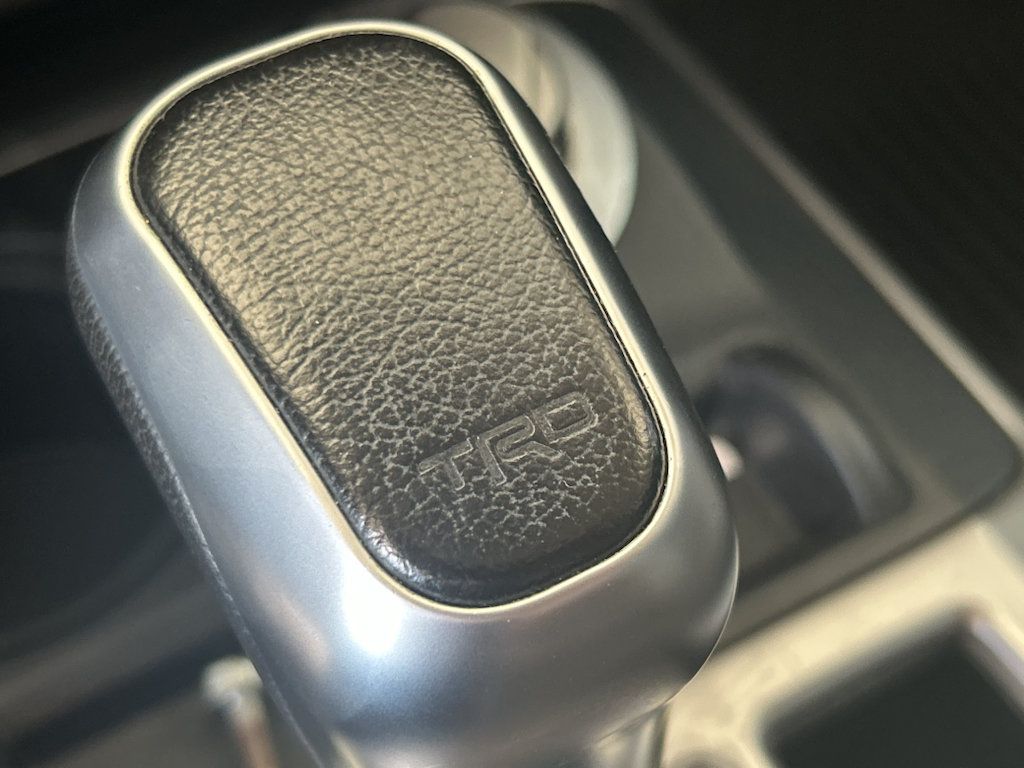Used 2015 Toyota 4Runner SR5 AWD/4WD image 26