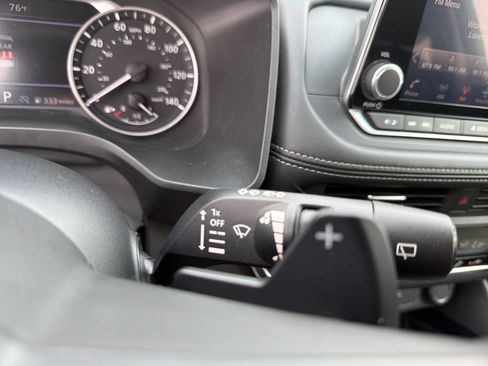 Used 2024 Nissan Rogue SV FWD image 41