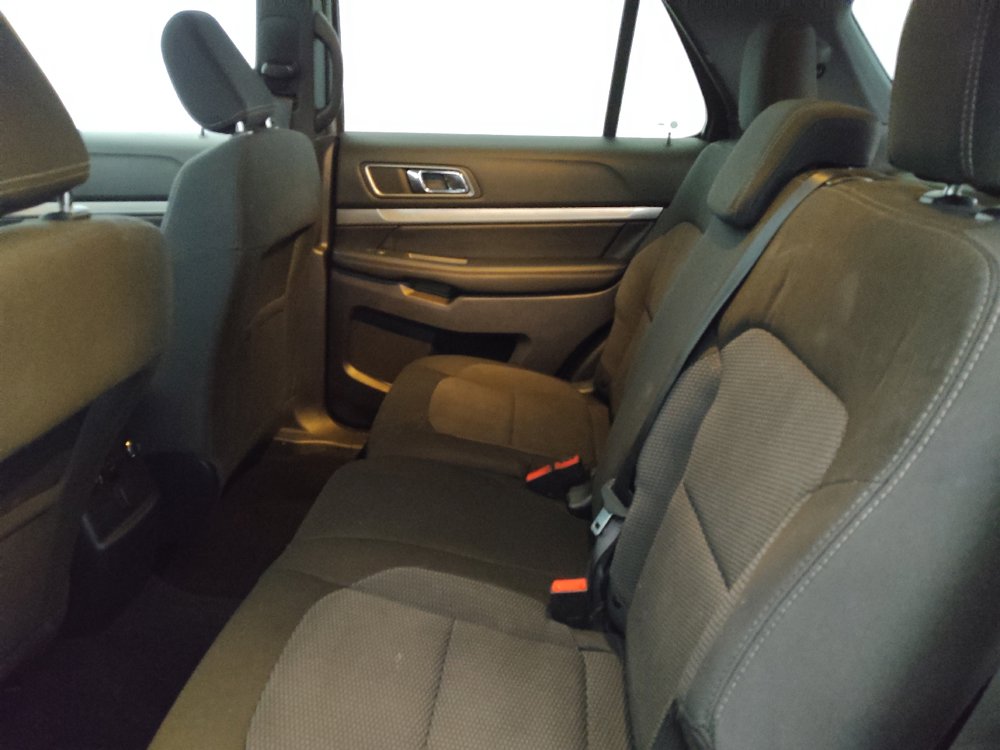 Used 2018 Ford Explorer XLT AWD/4WD image 18