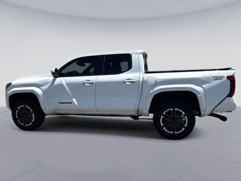 Used 2024 Toyota Tacoma TRD Sport w/ TRD Sport Upgrade Package image 6