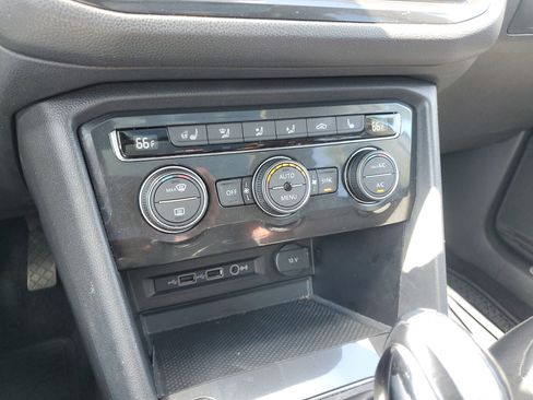 Used 2018 Volkswagen Tiguan SEL Premium image 24