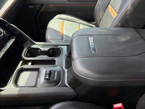 Used 2025 GMC Sierra 2500 AT4 w/ AT4 Premium Plus Package AWD/4WD image 25