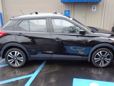 Used 2019 Nissan Kicks SV w/ Exterior Package FWD image 5
