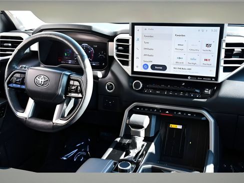 Used 2024 Toyota Tundra Limited AWD/4WD image 19